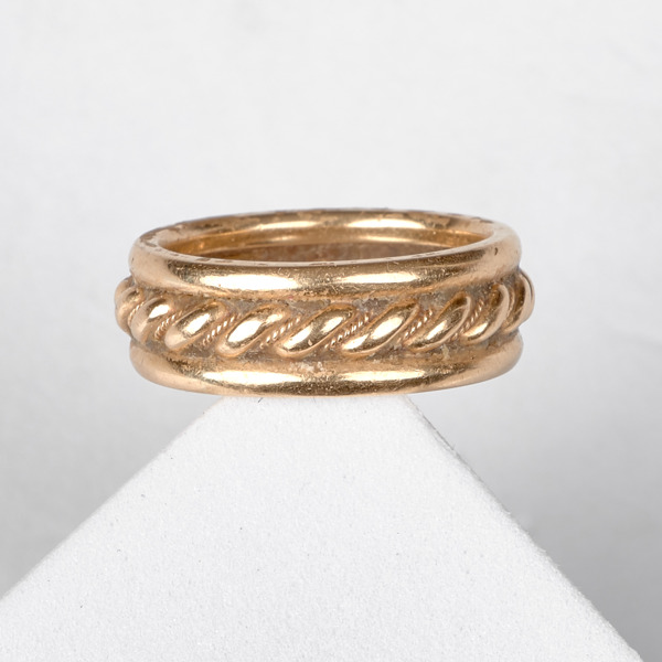 RING. Hövdingring. Guld. 18K. 14,3 gram.