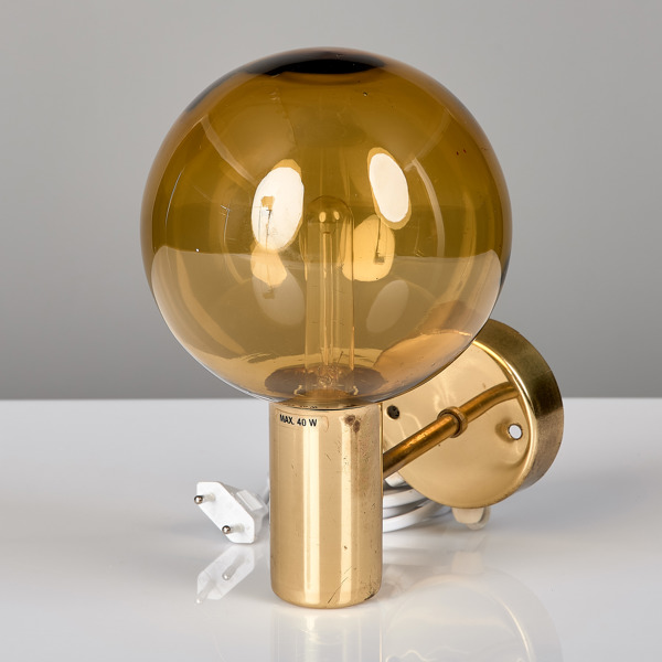 HANS AGNE JAKOBSSON. Vägglampa. V149. 1950-tal.