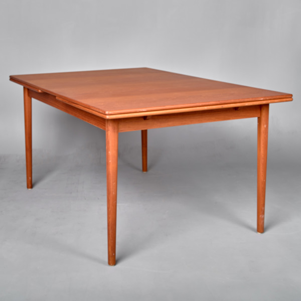 NILS JONSSON. Matbord. Teak. Ultra. Troeds. 1960-tal.