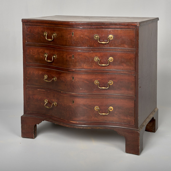 BYRÅ. Mahogny. 1800-tal.