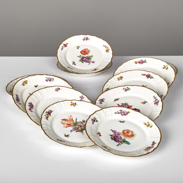 ASSIETTER. 11 stycken. Full Saxon Flower. Royal Copenhagen.