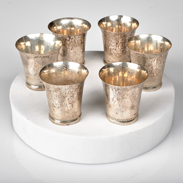 POKALER. 6 stycken. Silver. Infällda mynt i botten. 1950-tal.
