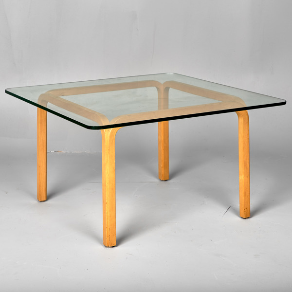 ALVAR AALTO. SOFFBORD. Y805. Björk med glasskiva. Artek.