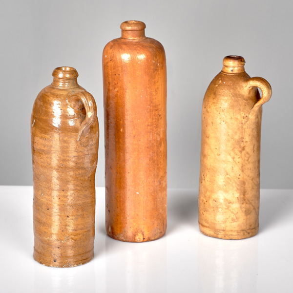 KRUS. Genever och vatten. Lergods. Bla Amsterdam. 1800-1900-tal.