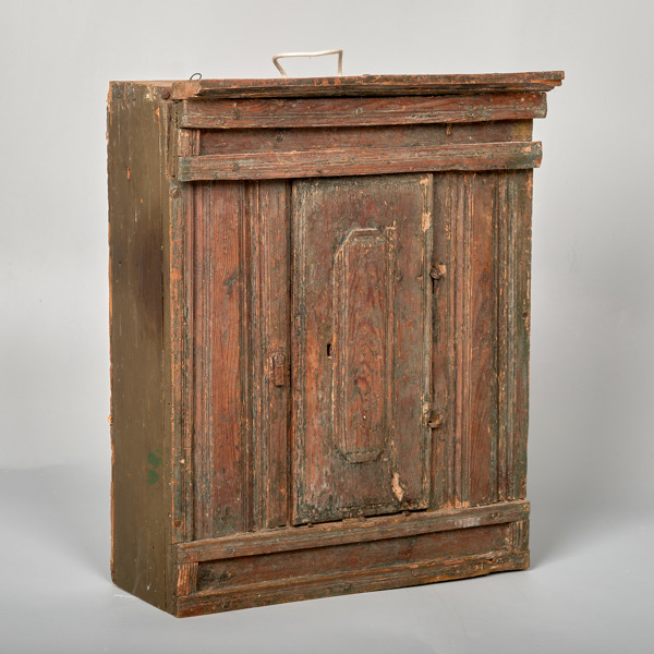VÄGGSKÅP/Inbyggnadsskåp. Furu. Allmoge. 1700-tal.