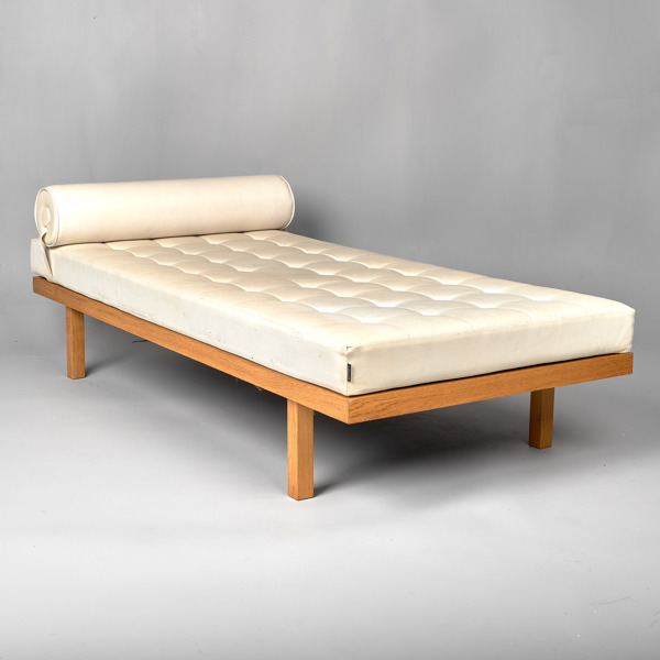 DAGBÄDD. Ek och konstläder. Habitat. 2000-tal.