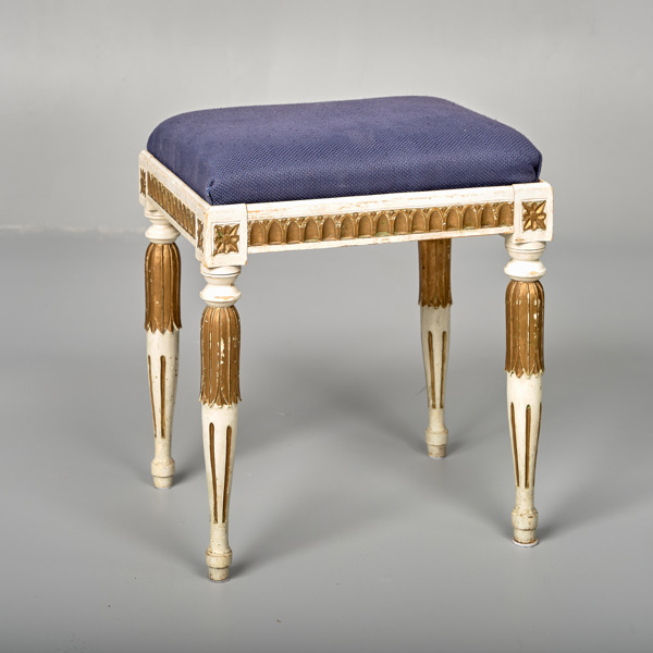 TABURETT. Gustaviansk stil. 1900-talets början.