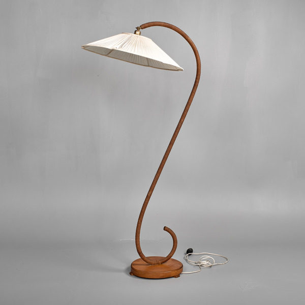 GOLVLAMPA. Svanhalsmodell. 1940-tal. 