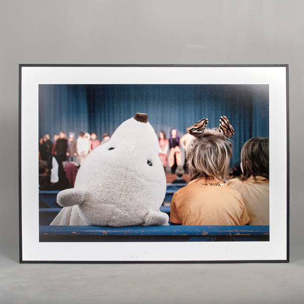 HENRIK SCHYFFERT. (1968-).  Foto. Trött isbjörn.