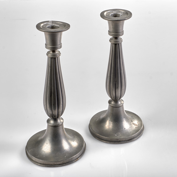 EDVIN OLLERS. 1 par ljusstakar. Tenn. 