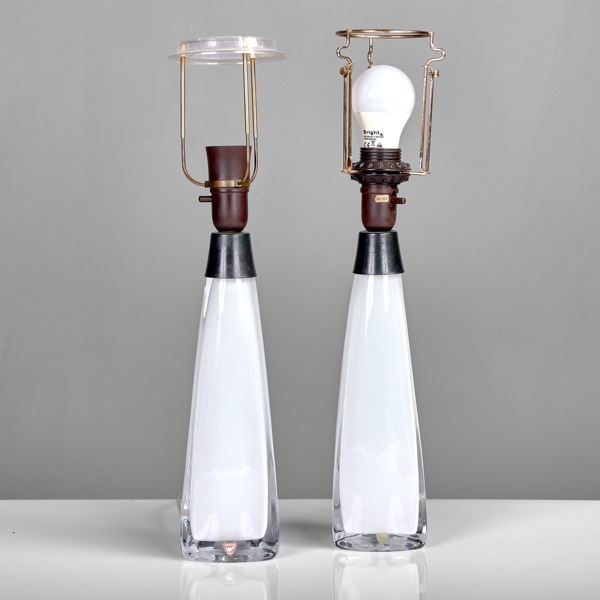 CARL FAGERLUND. 1 par bordslampor. Glas. Orrefors.