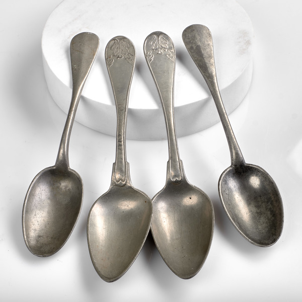 MATHIAS NORLING. Norrköping. 2 tennskedar. Tidigt 1800-tal. Samt 2 tennskedar 1700-tal.