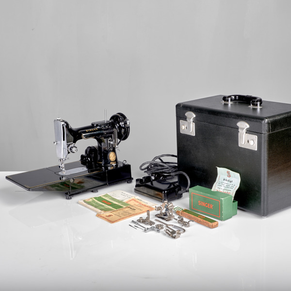 SYMASKIN. Singer. Modell 222K. Skottland. 1950-tal.