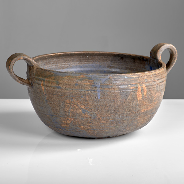 ANNA-MARIA OSIPOW. (1935-). Finland. Keramikskål med hänklar.