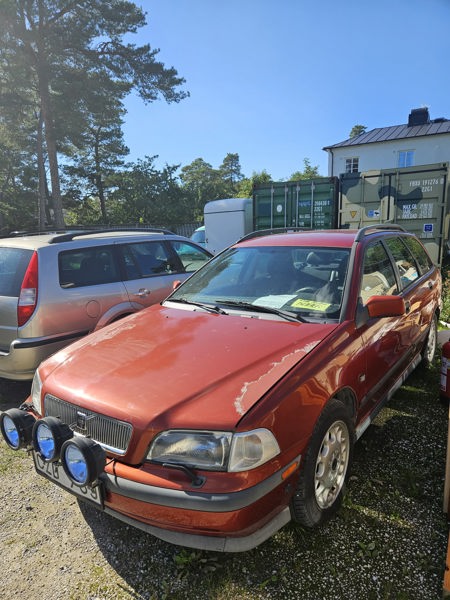 Volvo V + V40. 1998. 29300 mil.