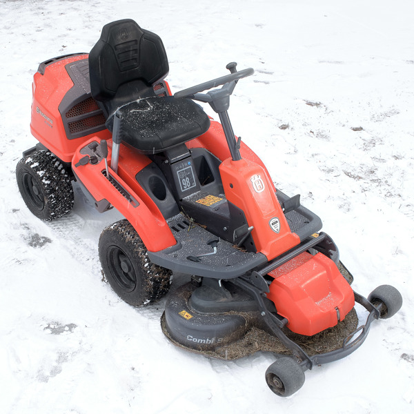 ÅKGRÄSKLIPPARE. Husqvarna R214TC.