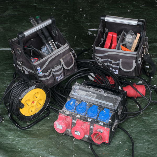 PARTI. Verktygsväskor, 3-faskabel, byggcentral mm.