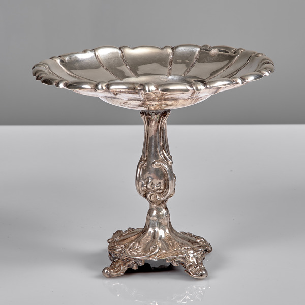 KONFEKTSKÅL PÅ FOT. Silver.