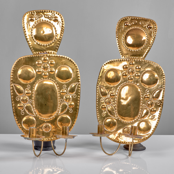 LJUSPLÅTAR. 1 par. Barockstil. Mässing. Omkring 1900.