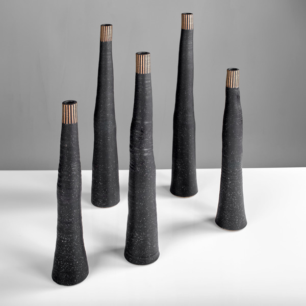 GRETE FÄRNLÖF. (1942-). 5 stycken Ljusstakar. Stengods. Kvintett i ljus.