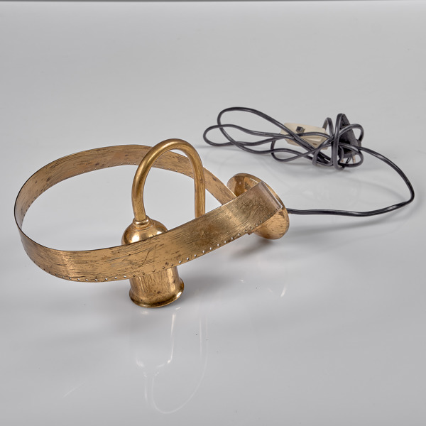 VÄGGLAMPA. Mässing. 1960-tal.