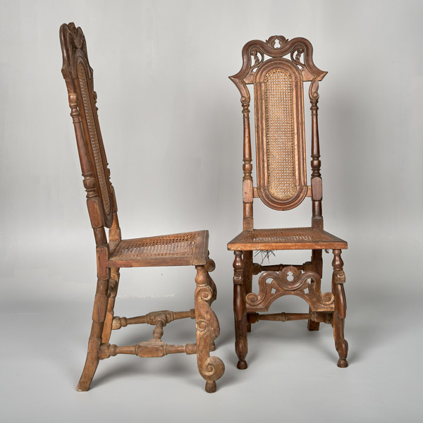 1 PAR STOLAR. Valnöt. William & Mary-stil. 1800-tal.