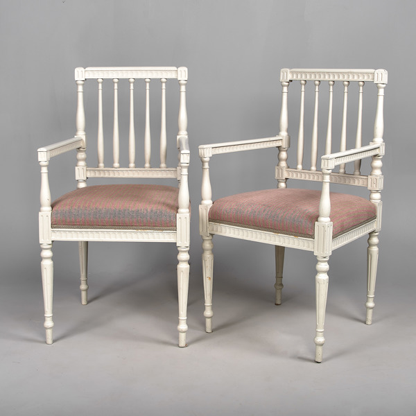 KARMSTOLAR. 1 par. Gustaviansk stil. Omkring 1900.