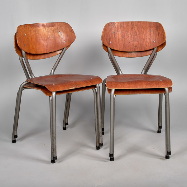 STOLAR. 4 stycken. Stålrör och formpressad teak. Stabelbara. 1900-talets mitt. 