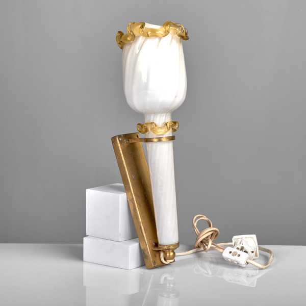 VÄGGLAMPA. Glas och mässing. Venini, Murano. 1950-tal.