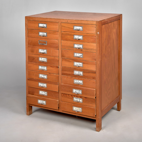 ARKIVSKÅP. 1900-talets mitt.