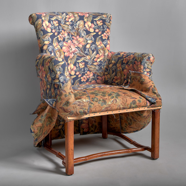 FÅTÖLJ. Mahogny med tygklädsel. 1940-tal.