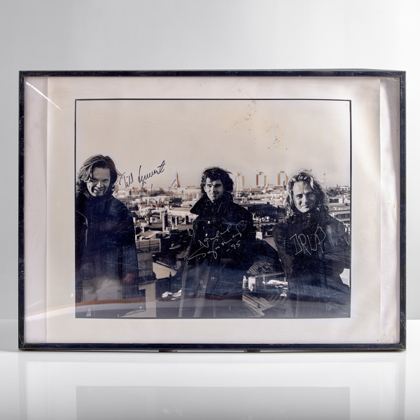 VI GICK TILL VM! Affischer signerade GES och Eagle Eye Cherry.