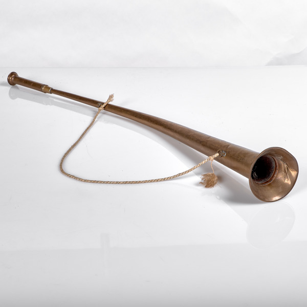 JAKTHORN. Mässing. 1800-tal.