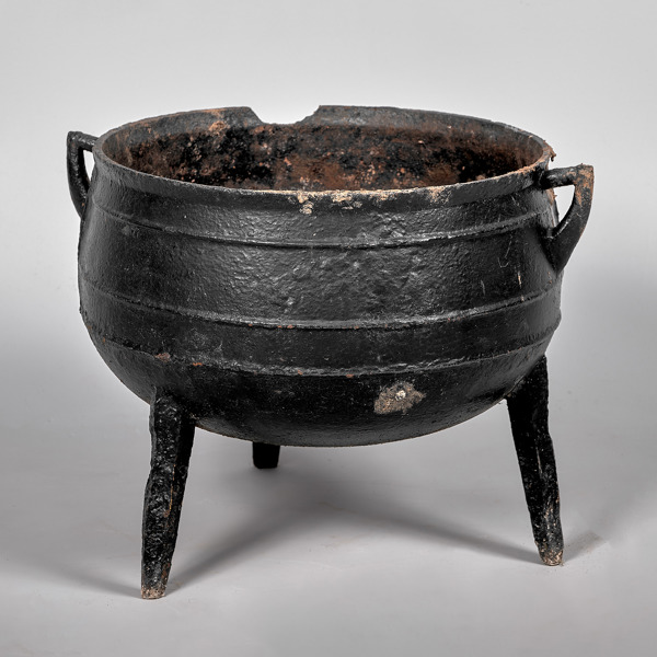 GRYTA. Gjutjärn. Tre ben. 1800-tal.