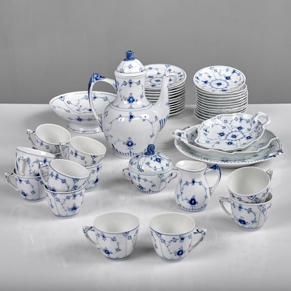 KAFFESERVIS. Musselmalet. Bing & Gröndahl. 31 delar.