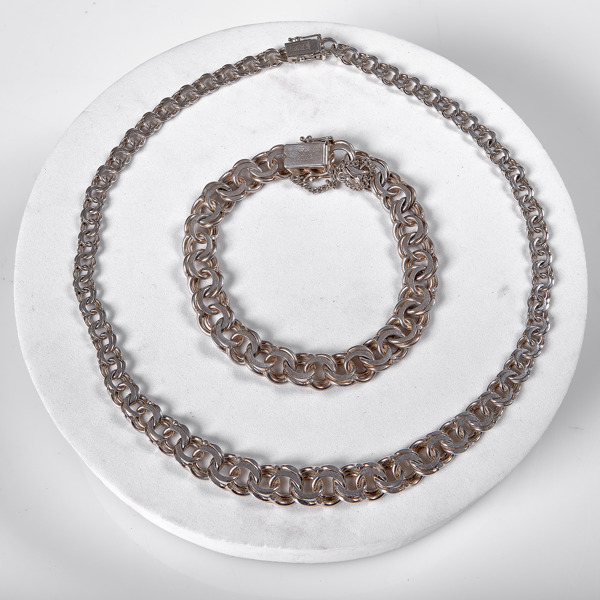 HALSBAND + ARMBAND (VICTOR JANSSON). Bismarck. Silver.