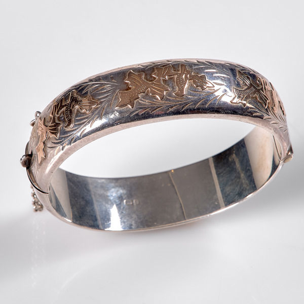 ARMBAND. Silver med förgyllningar. Birmingham, England.