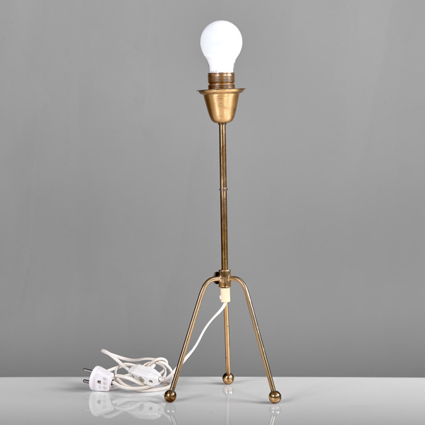 BORDSLAMPA. Mässing. Höj- och sänkbar. 1900-talets mitt. 