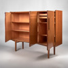 SKÅP. Mahogny. Hugo Troeds, Bjärnum. 1950-60-tal.