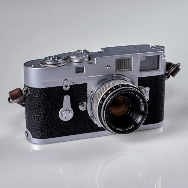 KAMERA. Ernst Leitz Wetzlar. Leica M 2. Serienummer 1019758. 1961. Objektiv. Canon Lens 35 mm f:1.8. 