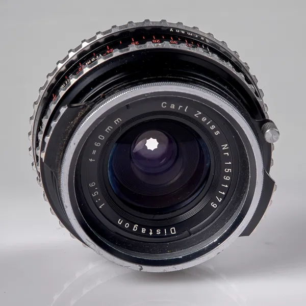 OBJEKTIV. Hasselblad. Distagon 1:5,6 f=60 mm. Carl Zeiss. Serienummer 1591179. 1955-56.