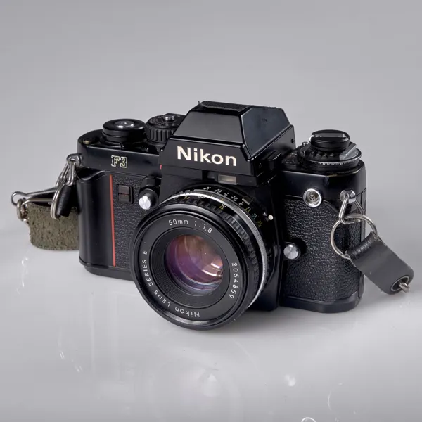 KAMERA. Nikon. Nikon Lens Series E 50 mm 1.1,8 2054859. Nikon 1359127. Cirka 1980.