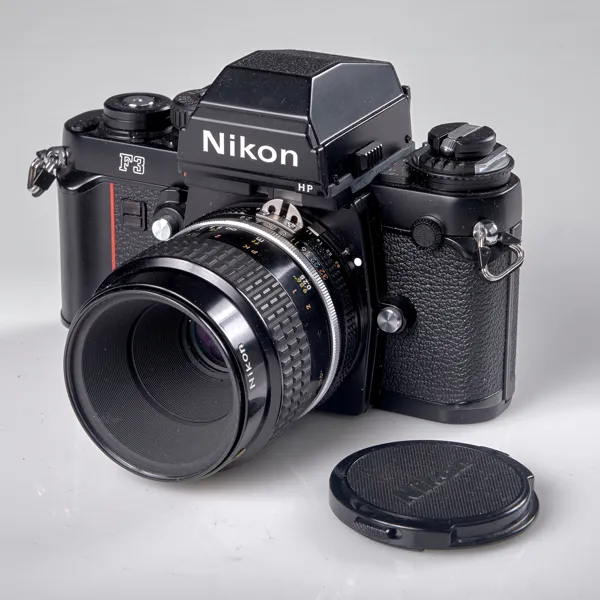 KAMERA. Nikon. F3. 1298377. Objektiv. Micro-Nikkor 55 mm 1:2,8 425960. 1980-tal.