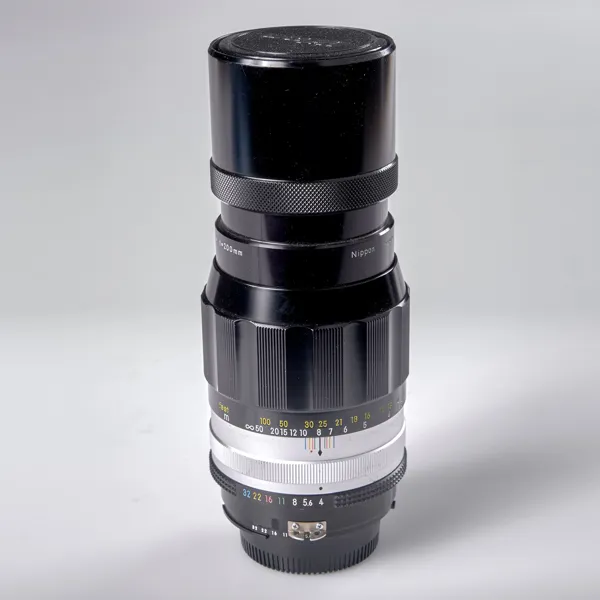 OBJEKTIV. Nikon. Nikkor-Q Auto 1:4 f=200 mm Nippon Kogaku No 441217. 1971.