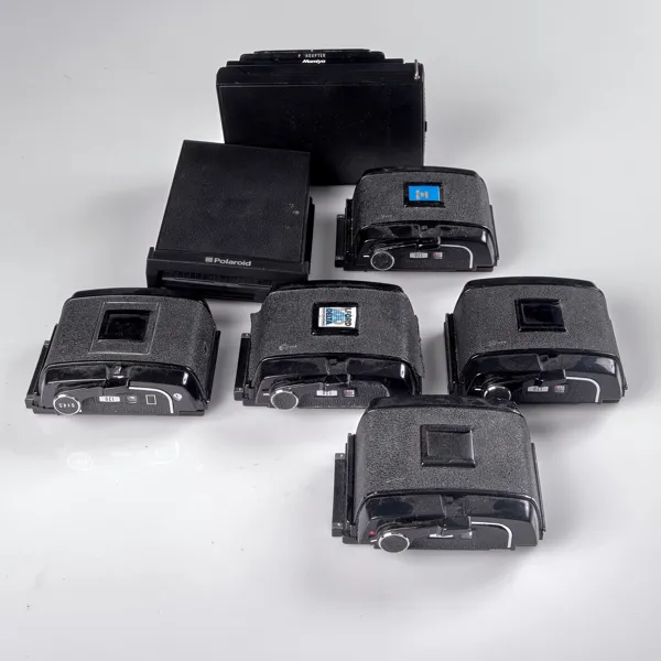 PARTI MAMIYA. 5 bakstycken 120 + 2 stycken polaroidbakstycken med adapter. 