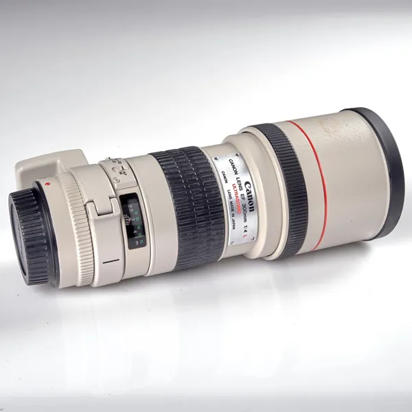 OBJEKTIV. Canon. EF 300 mm 1:4 L. 1990-tal.