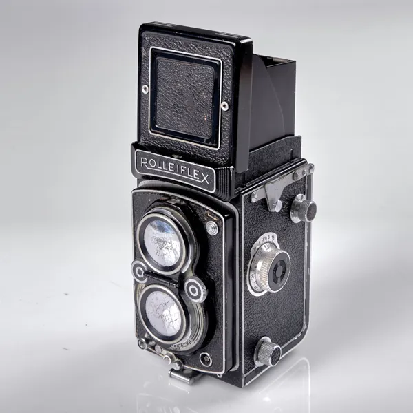 KAMERA. Rolleiflex. Schneider-Keuznach Xenar 1:3,5/75 2243017. Model 1. 1958-61.
