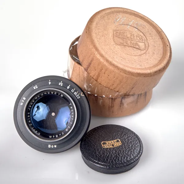 OBJEKTIV. Carl Zeiss Jena. Tessar 1:2,8 f=8 cm Nr 2429218. 1938.