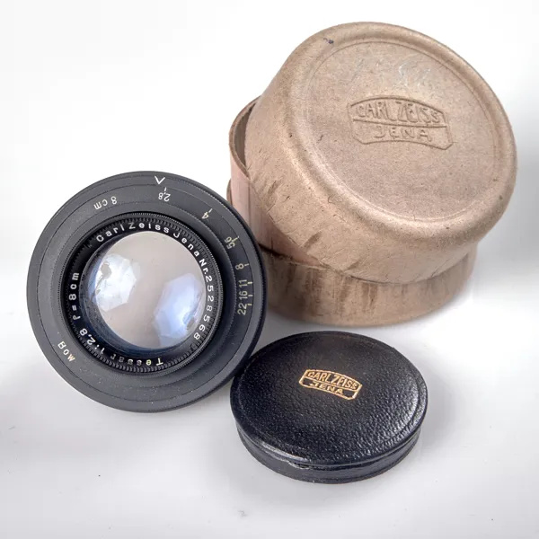 OBJEKTIV. Carl Zeiss Jena. Tessar 1:2,8 f=8 cm Nr 2528568. 1939.