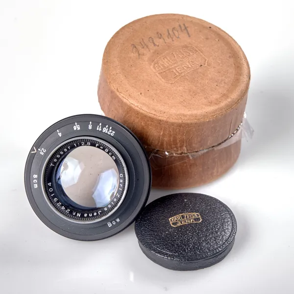 OBJEKTIV. Carl Zeiss Jena. Tessar 1:2,8 f=8 cm Nr 2429104. 1938-39.